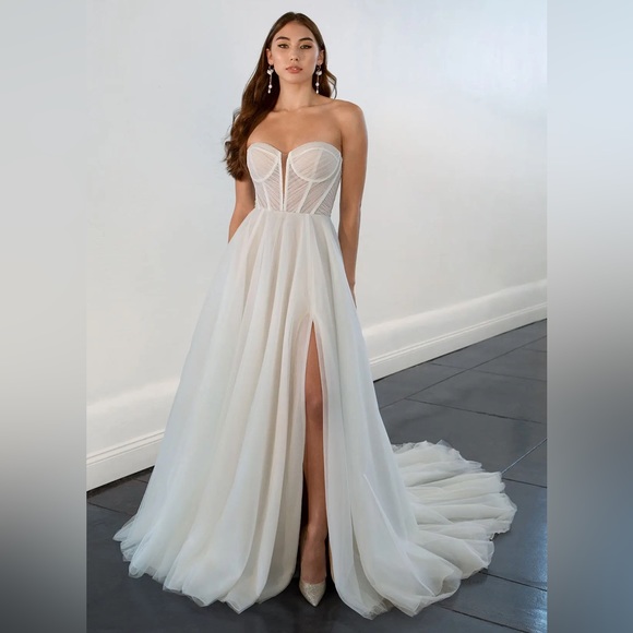 NWT LUXE STRAPLESS A-LINE WEDDING DRESS WITH OFF-THE-SHOULDER BELL SLEEVES - Picture 4 of 8